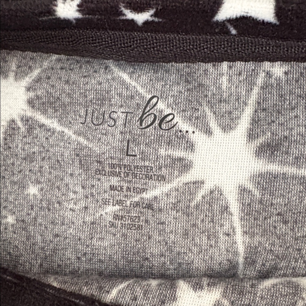 Starry Night Pajamas. Size large
Brand is Just Be - Picture 5 of 5